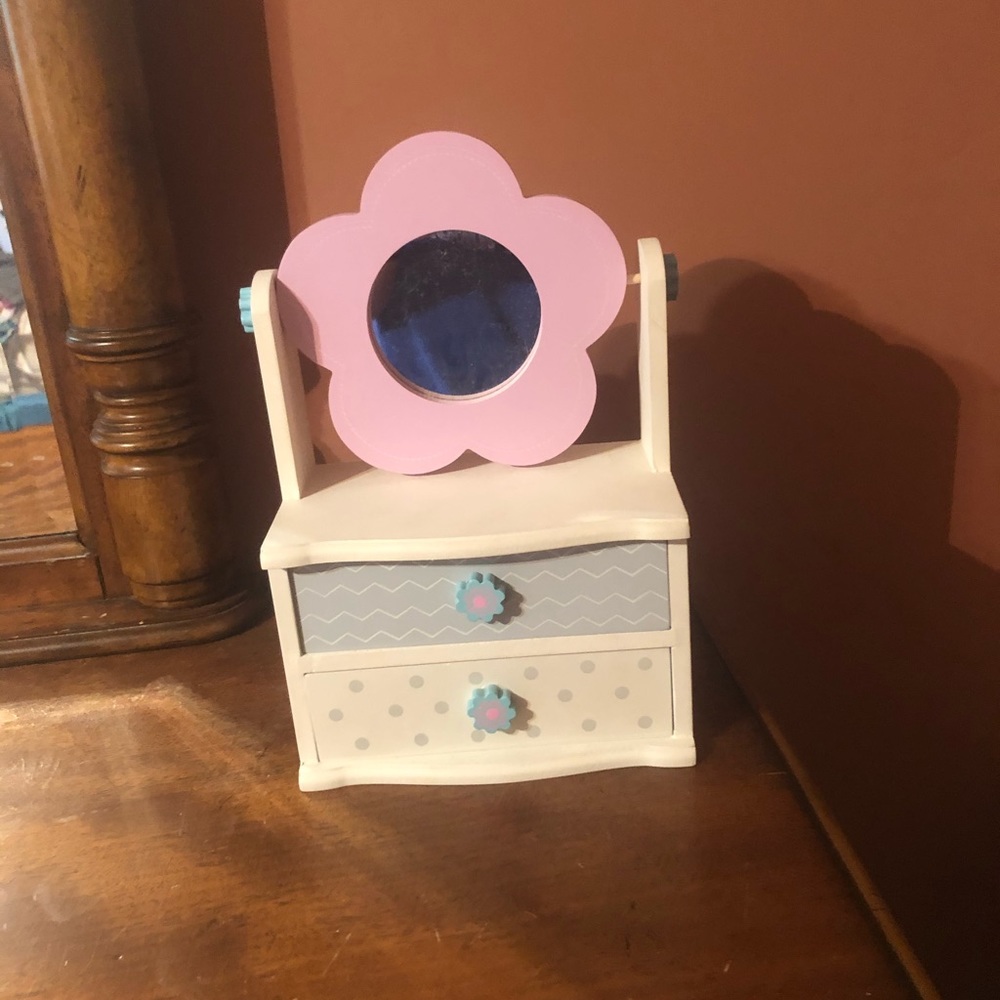 Kids jewelry organizer